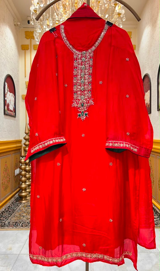 Surkh Meher Suit