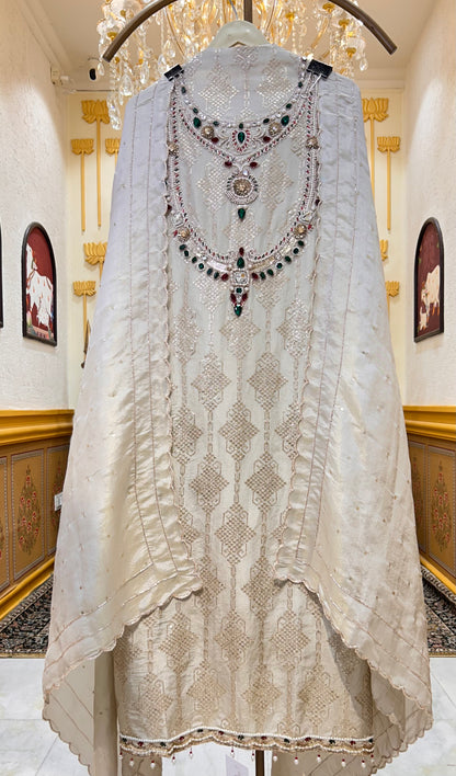 Chand Aangan Suit