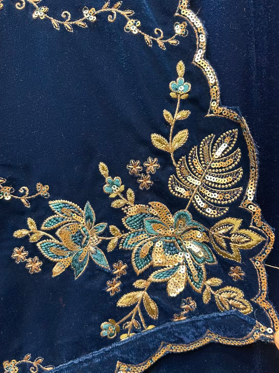 Nayab-é-Velour (Peacock Blue)