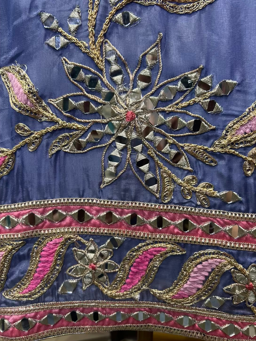 Zareen-é-Tasveer (Blue)