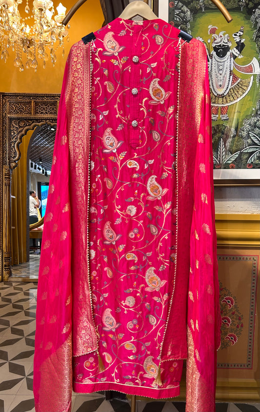 Sunhehri Banarasi Suit (Magenta)