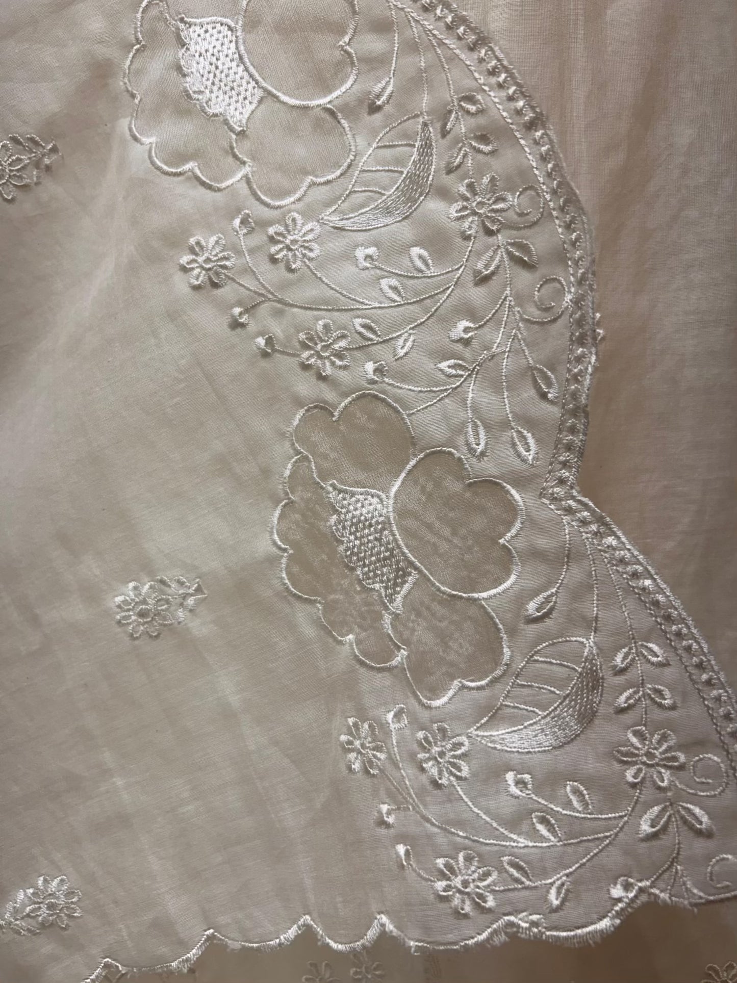 Elira Appliqué Loom Suit (Ivory 1)