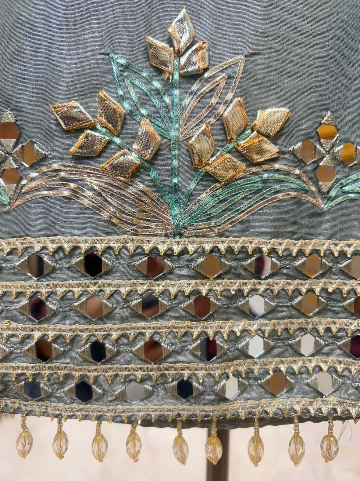 Gulraiza Banarasi Suit (Beige & Blue)