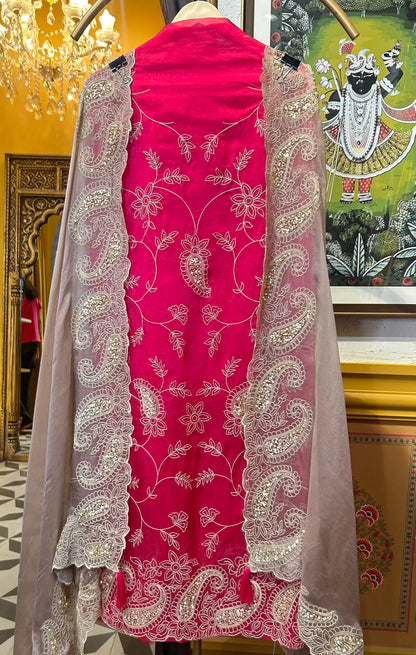 Nayab Organza Suit (Pink)