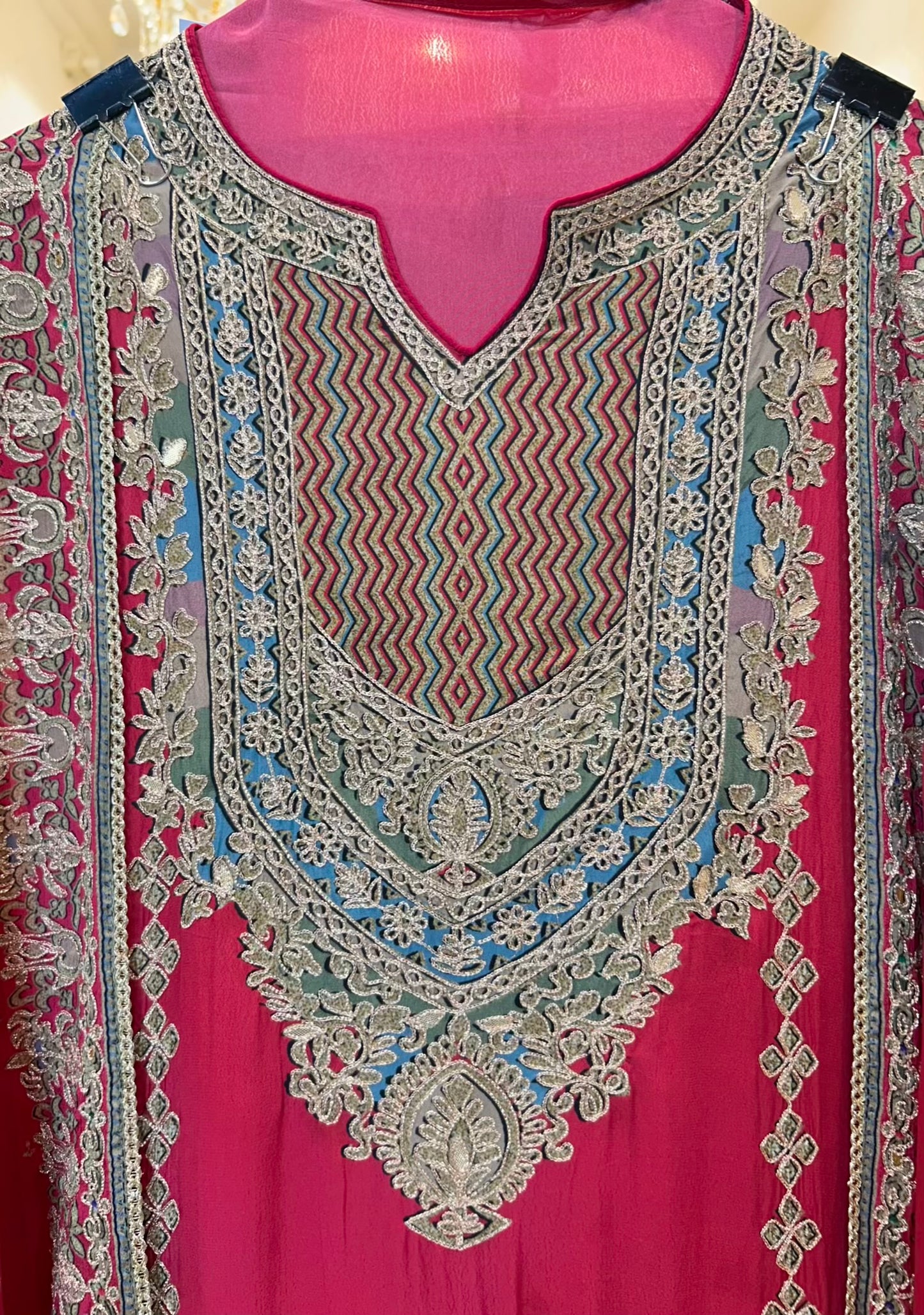 Zarimeh Aari Naqsh Suit (Pink)