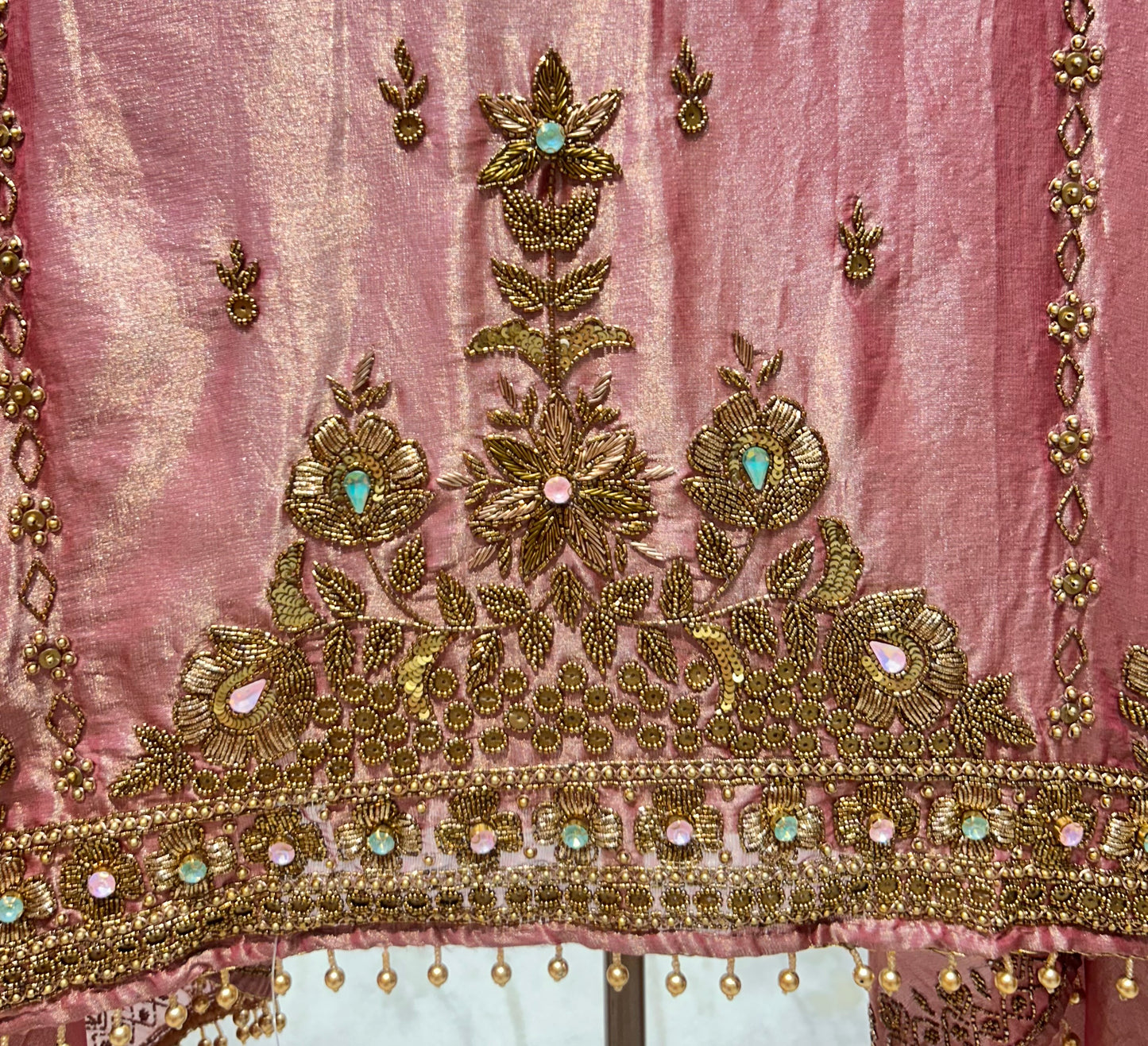 Vasundhara Élan Suit