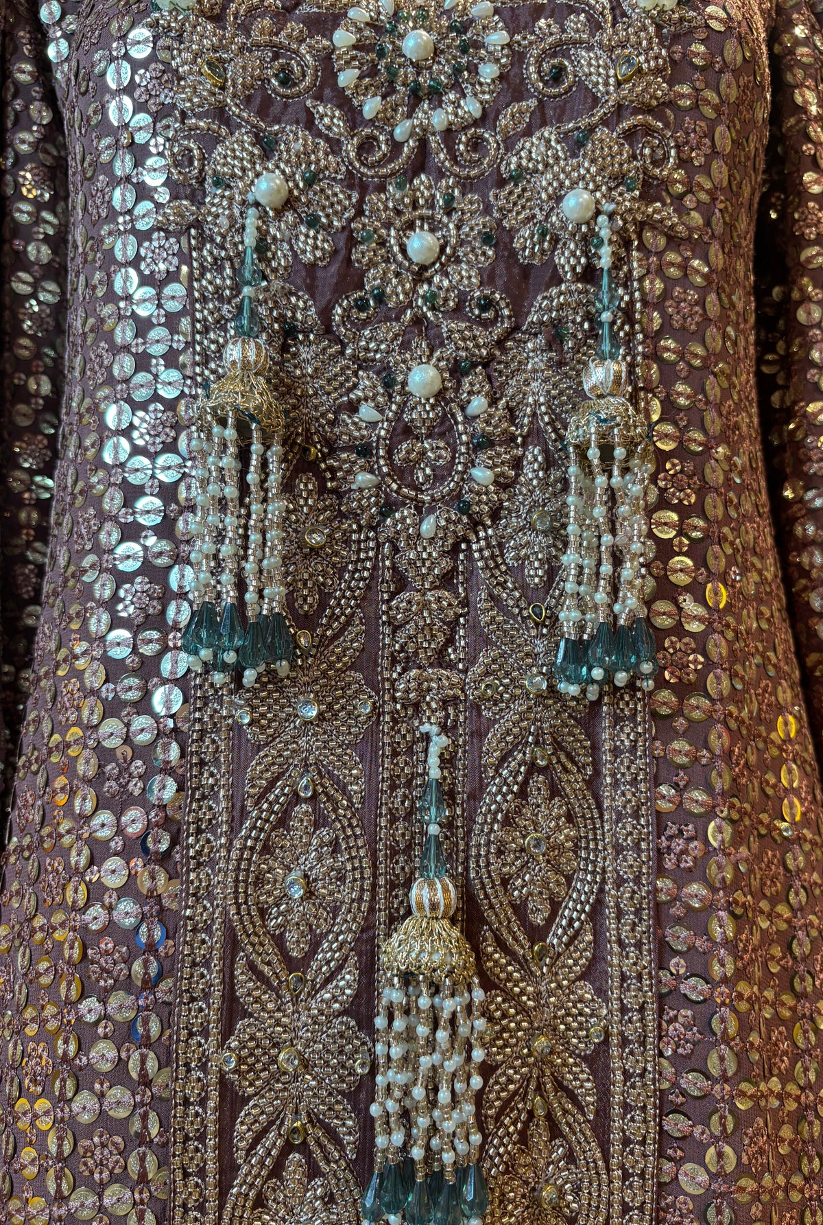 Mahvienne Pakistani Suit