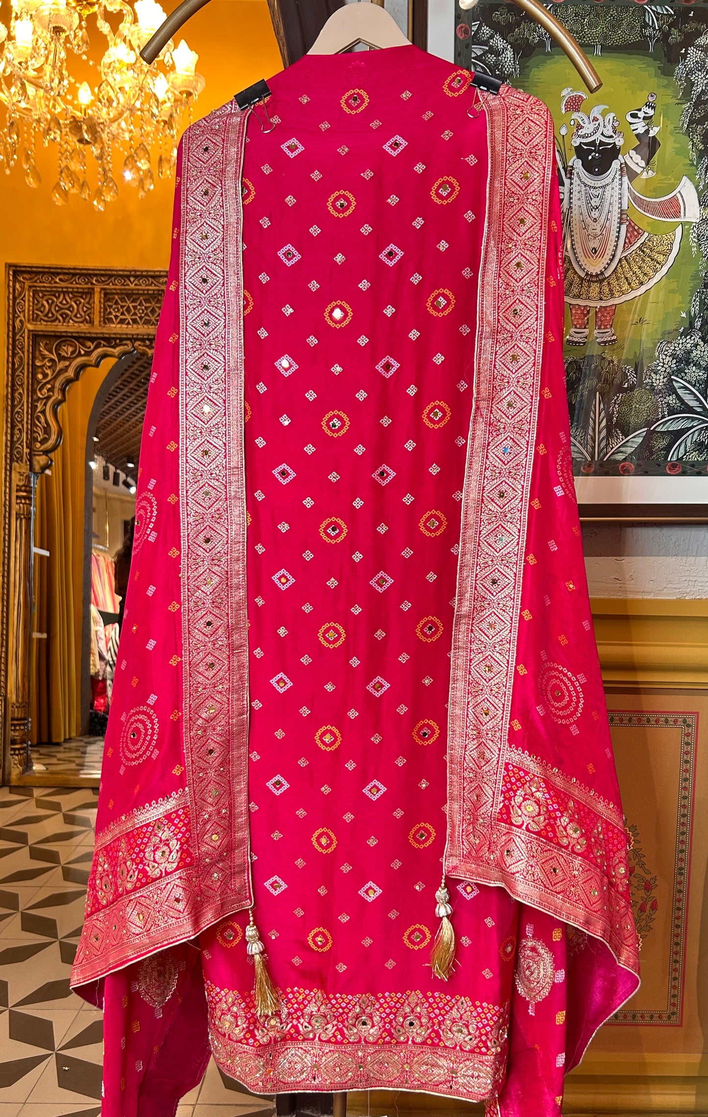 Nazakat in Banarasi Muslin suit(Pink)