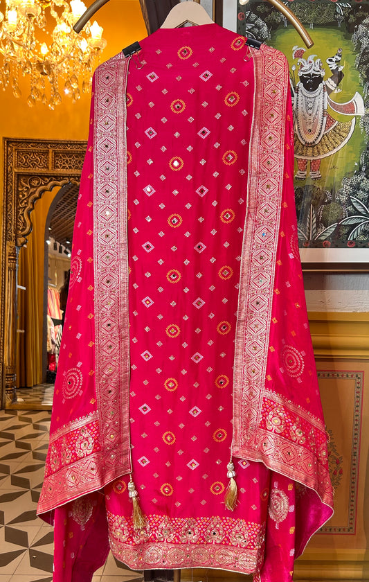 Nazakat in Banarasi Muslin suit(Pink)