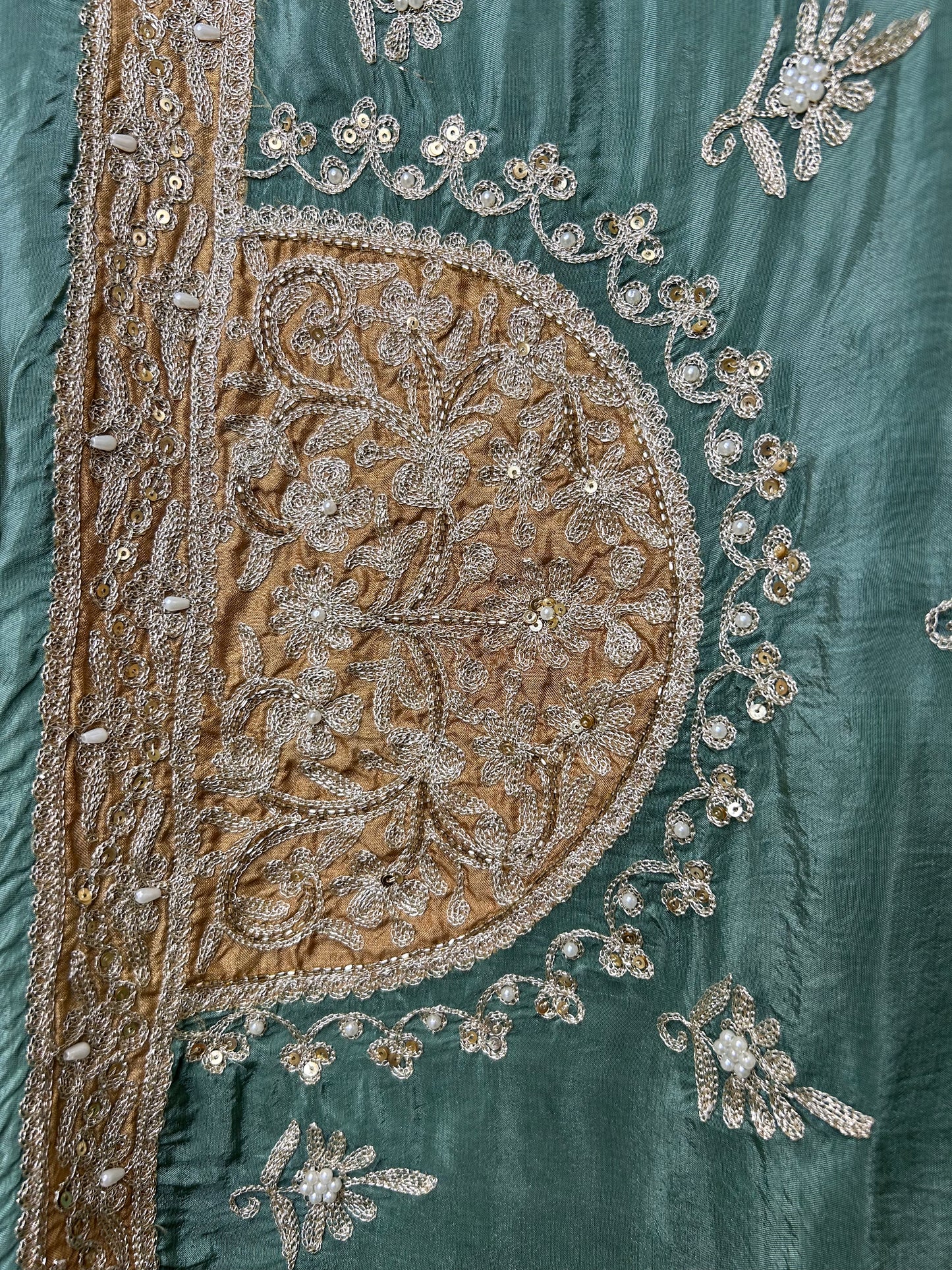 Zarqa Aari Organza Suit
